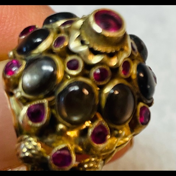 Vintage Linz 14k Yellow Gold Tiger’s Eye Ruby Ring - Picture 9 of 11